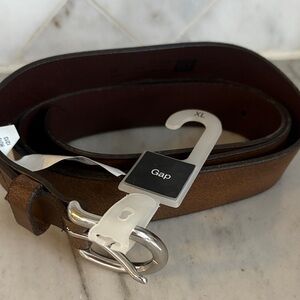 NWT GAP women’s dark / chocolate brown leather belt with silver clasp sz XL